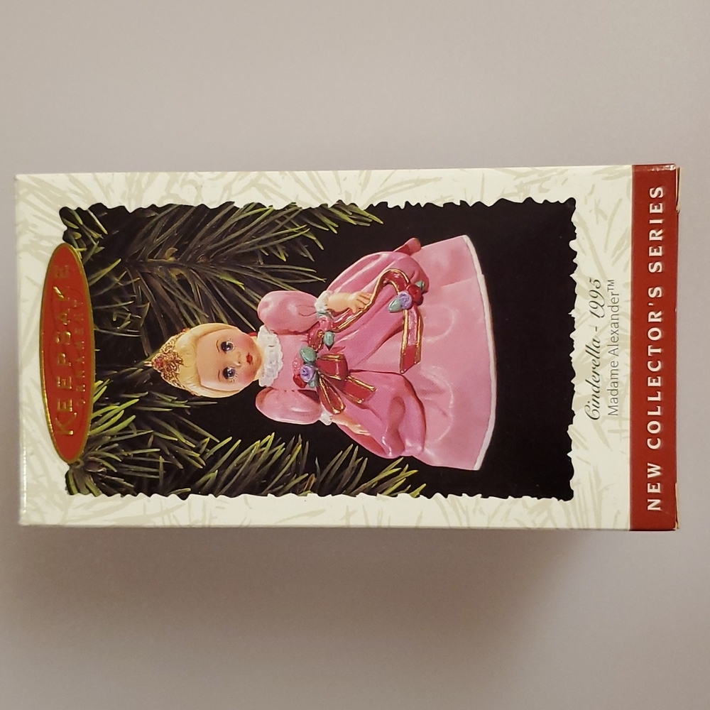 Hallmark Cinderella 1995 MADAME ALEXANDER DATED 1996 NIB pink dress